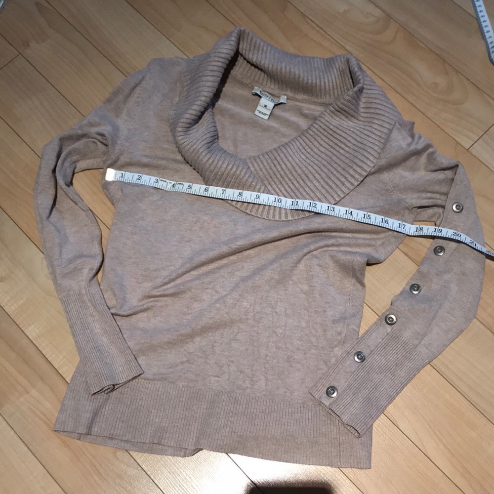 White House / Black Market Lightweight sweater